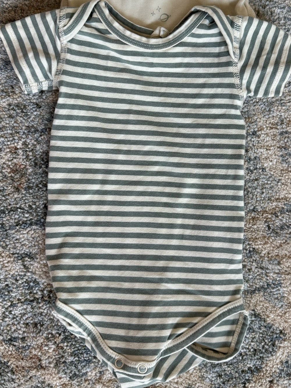 Quincy Mae Green stripe bodysuit 3-6m